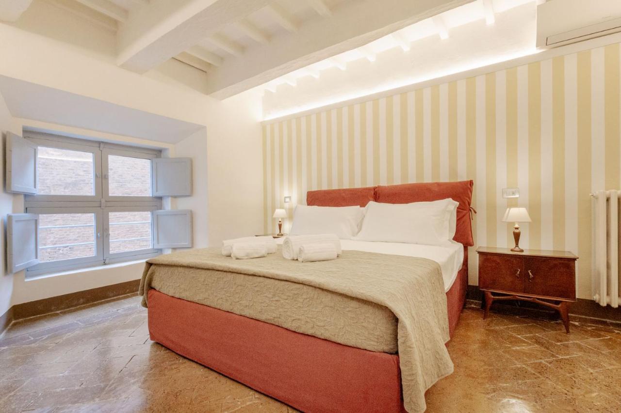 Palazzo Chigi Zondadari Apartamento Siena Exterior foto